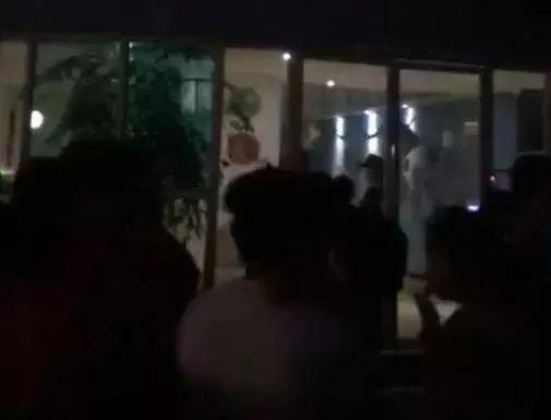 痛心!父亲接了个电话,将女儿忘车里9小时致死,他却怪…