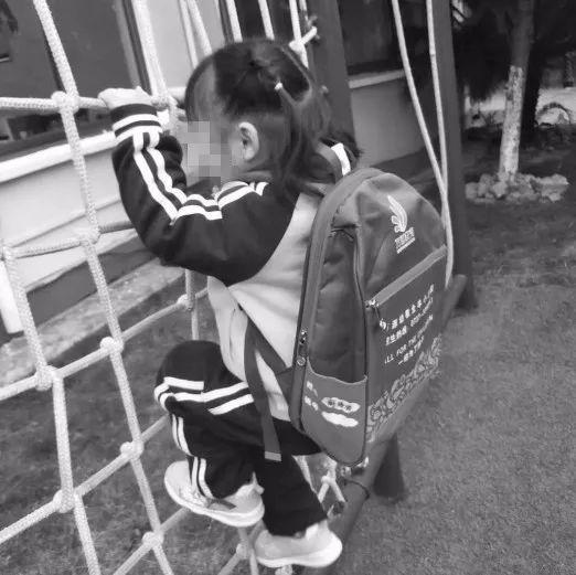 痛心!父亲接了个电话,将女儿忘车里9小时致死,他却怪…